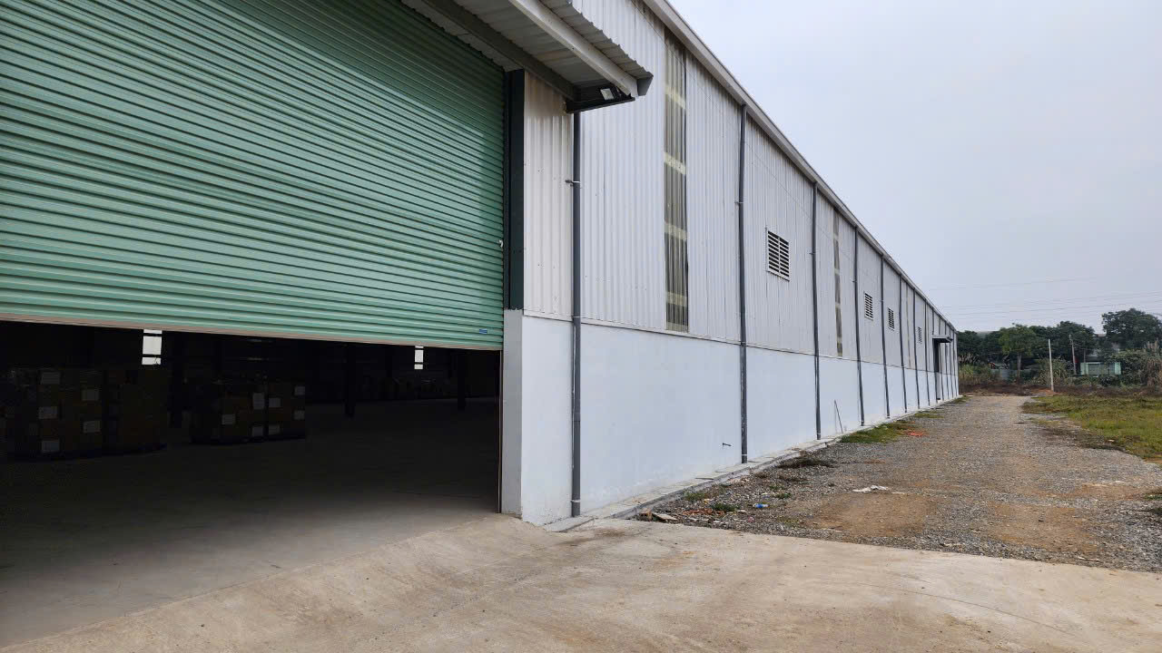 Bán lô đất 34211 m2 cùng 3 nhà xưởng có diện tích 18000 m2 mới 100%